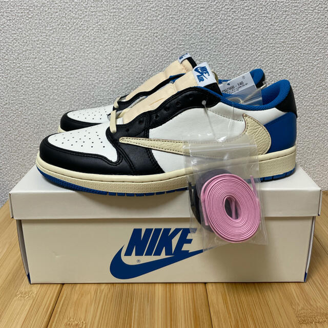 NIKE(ナイキ)のエアジョーダン1 LOW TRAVIS SCOTT×FRAGMENT メンズの靴/シューズ(スニーカー)の商品写真