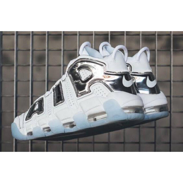 NIKE(ナイキ)の美品 希少完売 NIKE AIR MORE UPTEMPO クローム 27.5 メンズの靴/シューズ(スニーカー)の商品写真