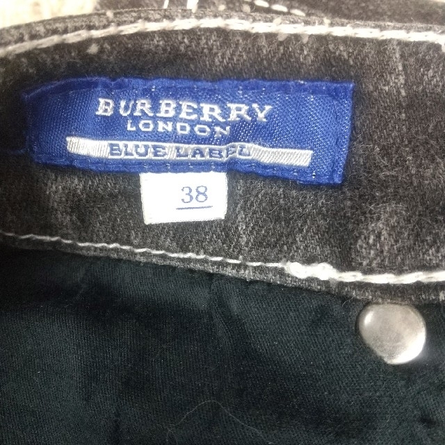 BURBERRY BLUE LABEL(バーバリーブルーレーベル)のバーバリー ブルーレベル クロップドパンツ ブラックジーンズ レディースのパンツ(デニム/ジーンズ)の商品写真