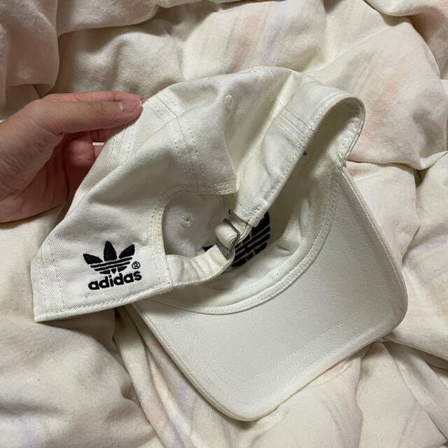 adidas(アディダス)のアディダス　キャップ　帽子　adidas original レディースの帽子(キャップ)の商品写真