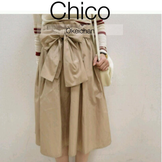 who's who Chico(フーズフーチコ)の今季秋冬新作☆タックリボンスカート ベージュ レディースのスカート(ひざ丈スカート)の商品写真