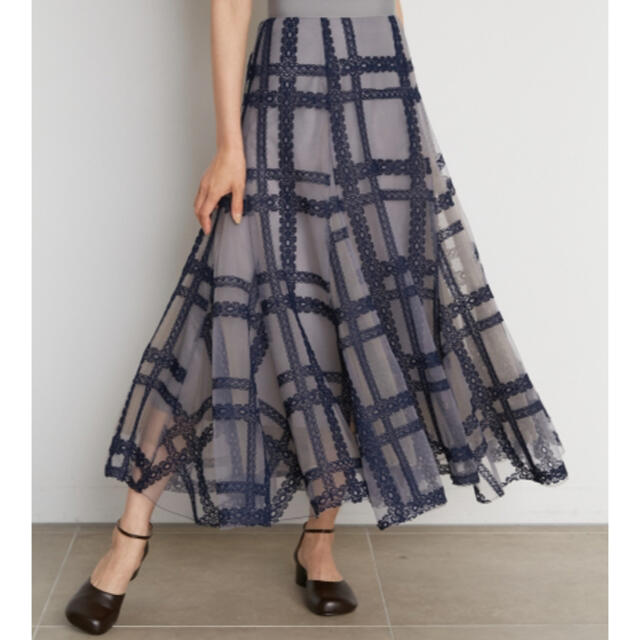 SNIDEL(スナイデル)のスナイデルチュールエンブロイダリースカート新品未使用2021新作 レディースのスカート(ロングスカート)の商品写真