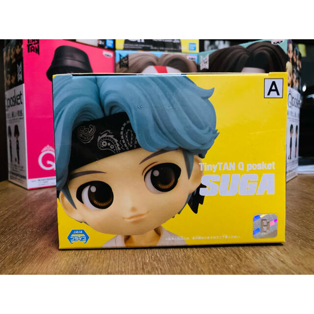 防弾少年団(BTS)(ボウダンショウネンダン)の【新品・未開封品】BTS SUGA Qposket フィギュア Aカラー エンタメ/ホビーのおもちゃ/ぬいぐるみ(キャラクターグッズ)の商品写真