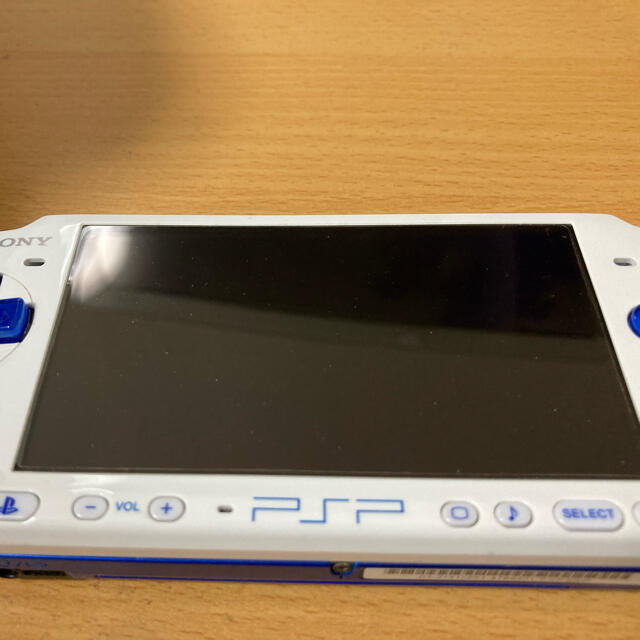 PlayStation Portable(プレイステーションポータブル)のSONY PlayStationPortable PSPJ-30018青白 エンタメ/ホビーのゲームソフト/ゲーム機本体(携帯用ゲーム機本体)の商品写真