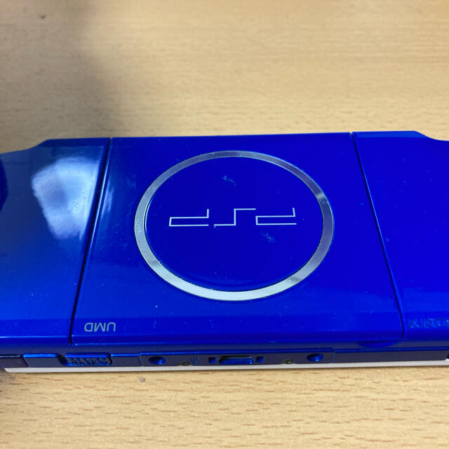 PlayStation Portable(プレイステーションポータブル)のSONY PlayStationPortable PSPJ-30018青白 エンタメ/ホビーのゲームソフト/ゲーム機本体(携帯用ゲーム機本体)の商品写真