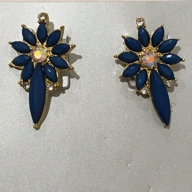 ピアス　花　ブルー　青 レディースのアクセサリー(ピアス)の商品写真