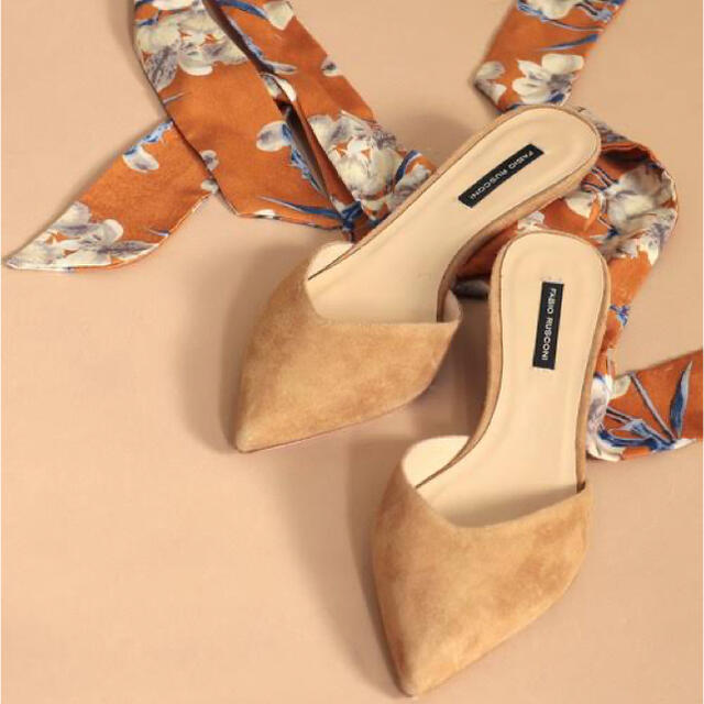 FABIO RUSCONI(ファビオルスコーニ)のファビオルスコーニ　スエード　キャメル　スカーフ　ポインテッドトゥ　パンプス レディースの靴/シューズ(ミュール)の商品写真
