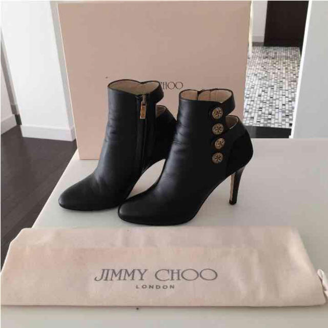 JIMMY CHOO(ジミーチュウ)のaiko 様専用 正規品 ジミーチュウ ショートブーツ レディースの靴/シューズ(ブーツ)の商品写真