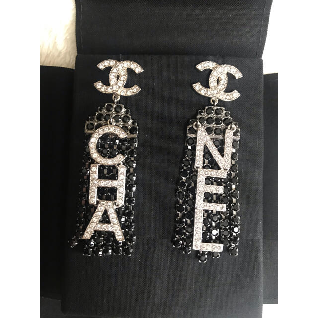 CHANEL フリンジ ラインストーンピアス