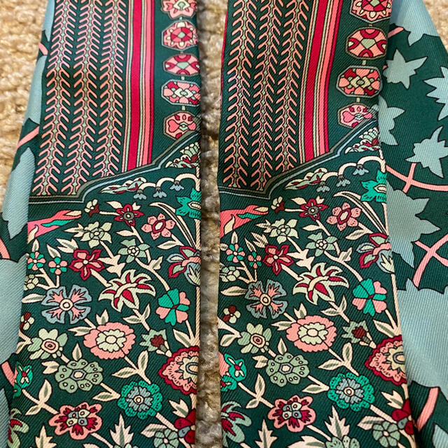 Hermes(エルメス)のエルメス　ツイリー　2本　ペルシャ絨毯 Tapis Persans 完売　新品  レディースのファッション小物(バンダナ/スカーフ)の商品写真