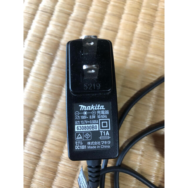 Makita(マキタ)のマキタ MAKITA 掃除機 CL110WDR スマホ/家電/カメラの生活家電(掃除機)の商品写真