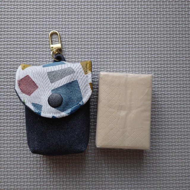 ミニポーチ (携帯用ペーパーナプキン１個付き) ハンドメイドのファッション小物(ポーチ)の商品写真