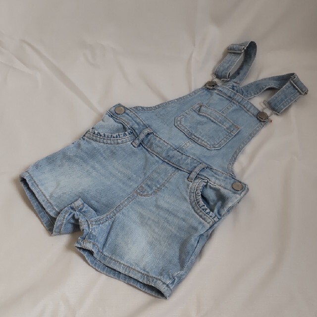 babyGAP(ベビーギャップ)のbaby GAP デニムサロペット キッズ/ベビー/マタニティのキッズ服女の子用(90cm~)(パンツ/スパッツ)の商品写真