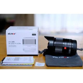 フジフイルム(富士フイルム)の【viltorox】23mm f1.4 美品(レンズ(単焦点))