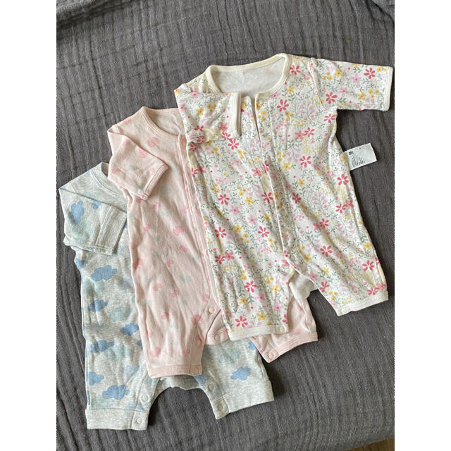 UNIQLO(ユニクロ)の新生児　カバーオール　セット　まとめ売り キッズ/ベビー/マタニティのベビー服(~85cm)(カバーオール)の商品写真