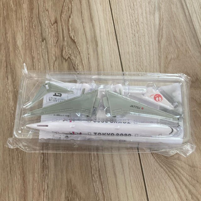 JAL(日本航空)(ジャル(ニホンコウクウ))の【非売品】JAL 飛行機模型プラモデル エンタメ/ホビーのおもちゃ/ぬいぐるみ(模型/プラモデル)の商品写真