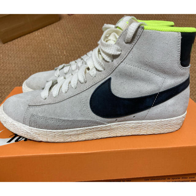 NIKE(ナイキ)の最終値下げ　NIKE WMNSBLAZER MID SUEDE 24.5 レディースの靴/シューズ(スニーカー)の商品写真