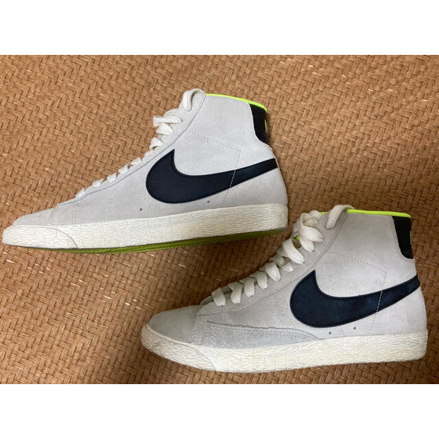 NIKE(ナイキ)の最終値下げ　NIKE WMNSBLAZER MID SUEDE 24.5 レディースの靴/シューズ(スニーカー)の商品写真