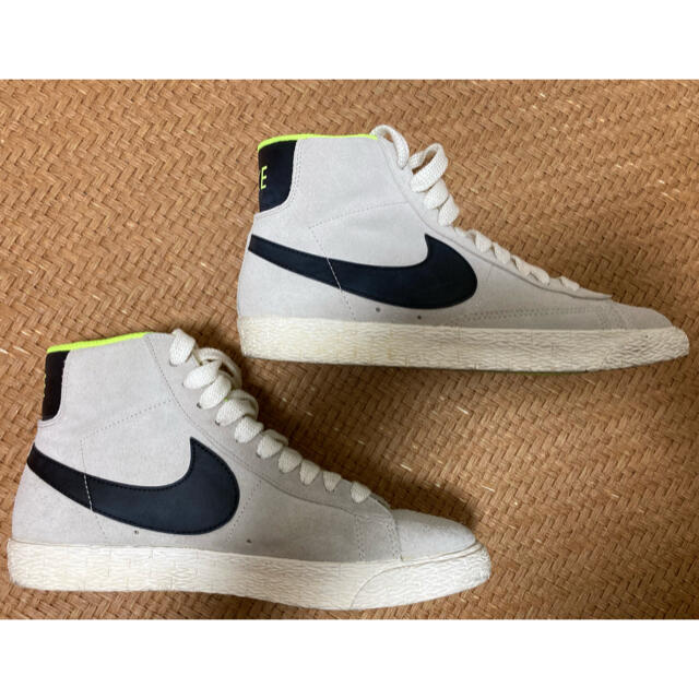 NIKE(ナイキ)の最終値下げ　NIKE WMNSBLAZER MID SUEDE 24.5 レディースの靴/シューズ(スニーカー)の商品写真