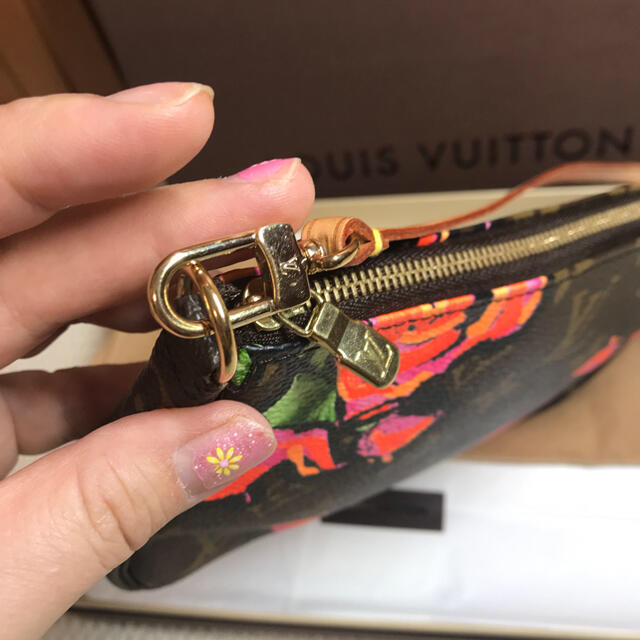 LOUIS M48615薔薇 の通販 by 虹屋 shop|ルイヴィトンならラクマ VUITTON - 未使用に近い,
未使用に近い,希有 村上隆限定品アクセソワール M48615薔薇 ルイヴィトン 格安日本製
希有、ルイヴィトン 村上隆限定品アクセソワール 格安日本製