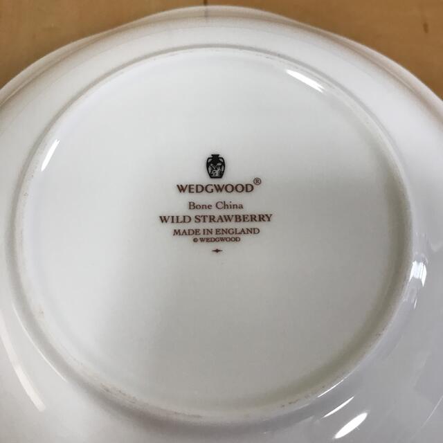 WEDGWOOD(ウェッジウッド)の再値下げ【WEDGWOOD】黒壺　英国製　ワイルドストロベリー　ウィンザートレイ エンタメ/ホビーの美術品/アンティーク(陶芸)の商品写真