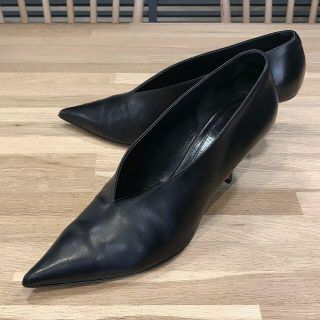 セリーヌ(celine)の新品同様 セリーヌ エッセンシャルVネック ハイヒールパンプス 38.5 25(ハイヒール/パンプス)