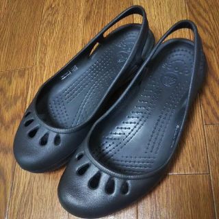 クロックス(crocs)のcrocs marinedi black W5(ハイヒール/パンプス)