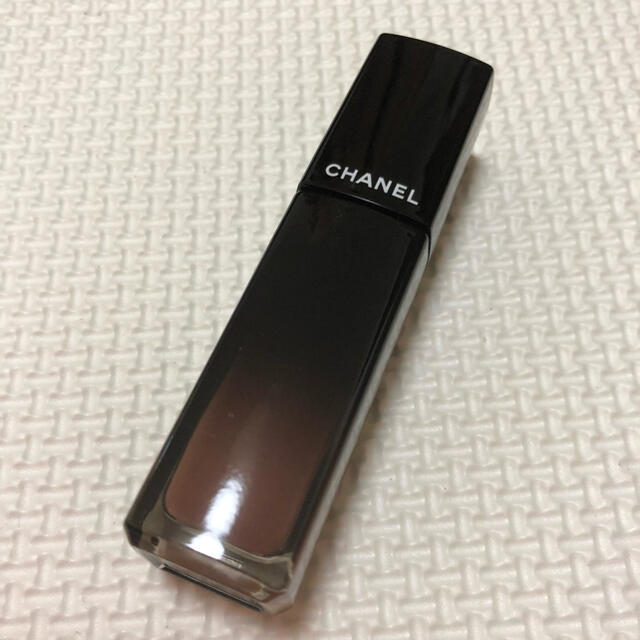 CHANEL(シャネル)のCHANEL ルージュ アリュールラック 62 still スティル コスメ/美容のベースメイク/化粧品(口紅)の商品写真