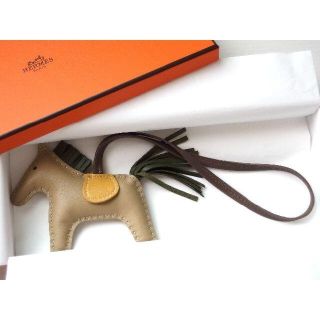 エルメス(Hermes)の激レア！　エルメス　ロデオ　PM　トレンチ(チャーム)