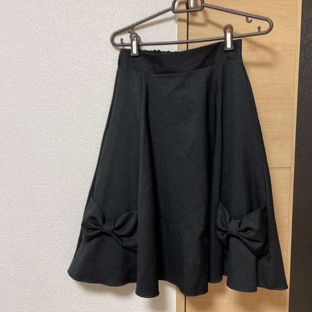 Lily Brown(リリーブラウン)のリボン　フレア　フリル　スカート　ロング　膝丈　レディース　黒　ブラック　M L レディースのスカート(ひざ丈スカート)の商品写真