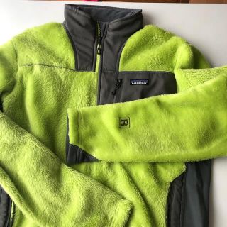 パタゴニア(patagonia)のパタゴニア　R3ジャケット(登山用品)