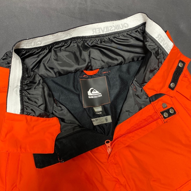 QUIKSILVER(クイックシルバー)のQUIKSILVER スノーボードウェア　M メンズ スポーツ/アウトドアのスノーボード(ウエア/装備)の商品写真