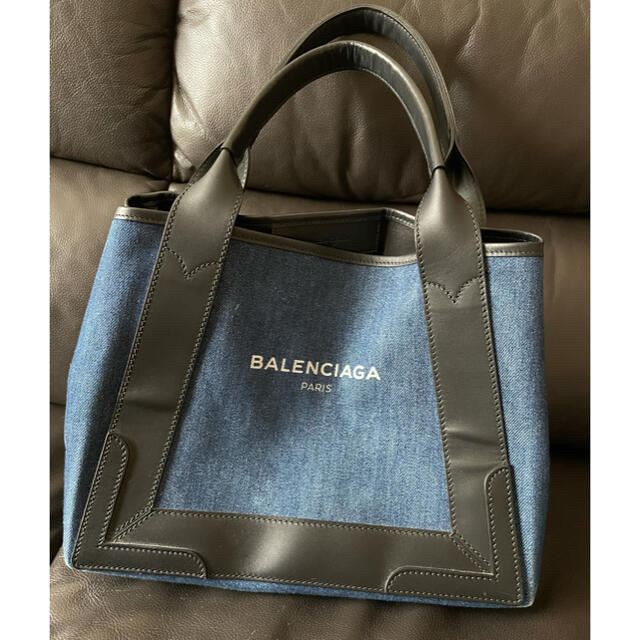 Balenciaga(バレンシアガ)のバレンシアガ　ネイビーカバS ポーチ付き　デニムトート レディースのバッグ(トートバッグ)の商品写真