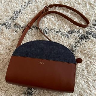 アーペーセー(A.P.C)のA.P.Cハーフムーンバック(ショルダーバッグ)