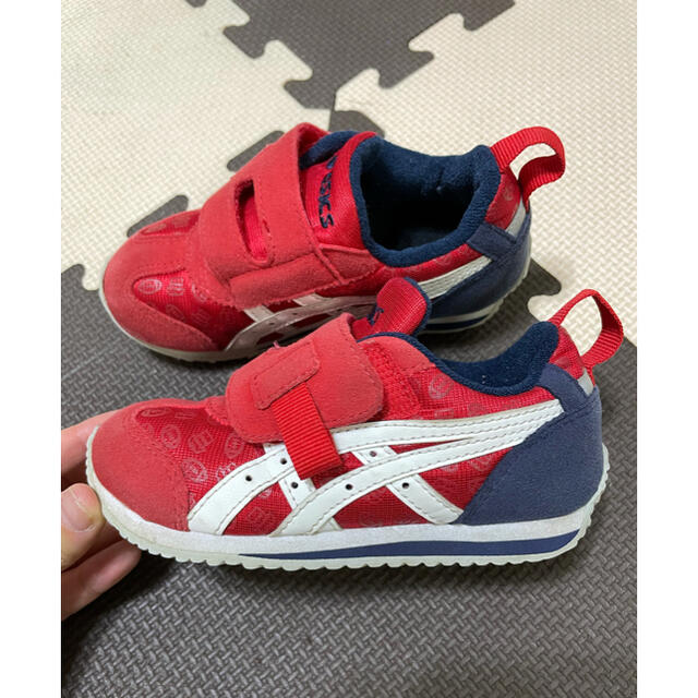 asics(アシックス)のアシックス　スクスク　16cm 箱なし　レッド　ネイビー キッズ/ベビー/マタニティのキッズ靴/シューズ(15cm~)(スニーカー)の商品写真