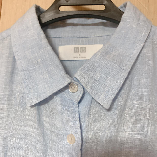 UNIQLO(ユニクロ)のユニクロ リネンシャツ　レディースSサイズ　水色 レディースのトップス(シャツ/ブラウス(長袖/七分))の商品写真