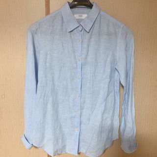 ユニクロ(UNIQLO)のユニクロ リネンシャツ　レディースSサイズ　水色(シャツ/ブラウス(長袖/七分))