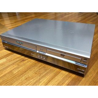 Panasonic - DVDプレーヤー付 VHSビデオデッキ NV-VHD1