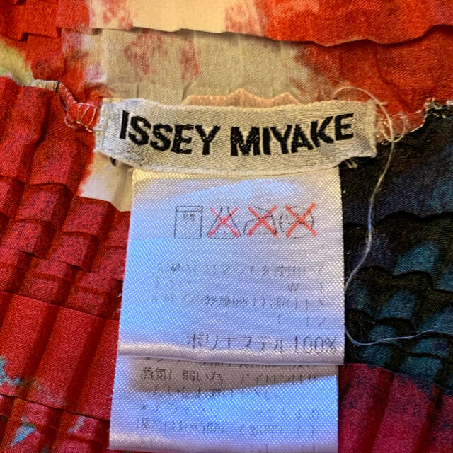 ISSEY MIYAKE(イッセイミヤケ)のイッセイミヤケ　プリーツ　ノースリーブトップス レディースのトップス(カットソー(半袖/袖なし))の商品写真