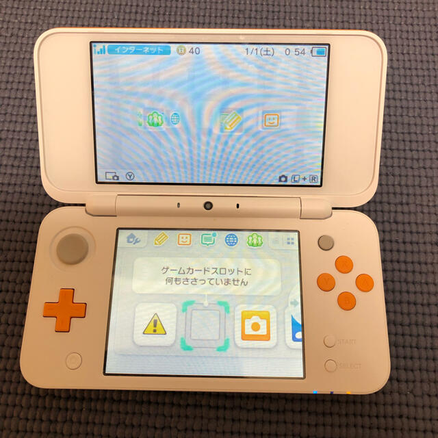 ニンテンドー2DS(ニンテンドー2DS)のNewニンテンドー2DS LL ホワイト×オレンジ（ジャンク） エンタメ/ホビーのゲームソフト/ゲーム機本体(携帯用ゲーム機本体)の商品写真