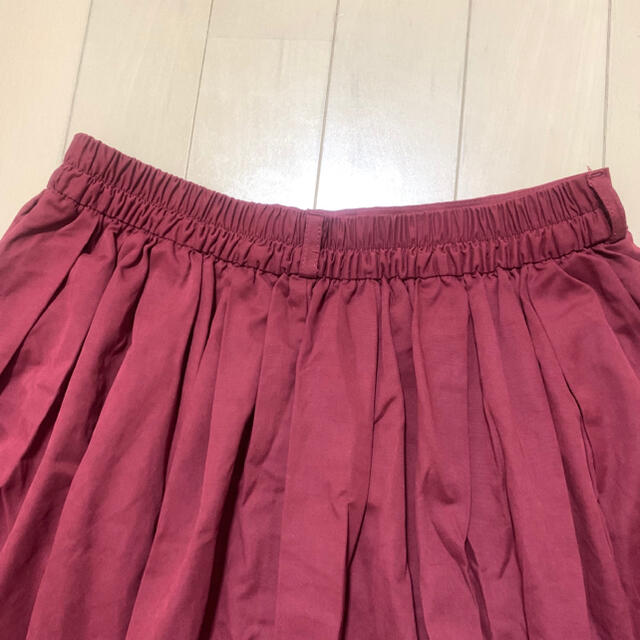GU(ジーユー)のGU 赤 ウエストリボン スカート レディースのスカート(ひざ丈スカート)の商品写真