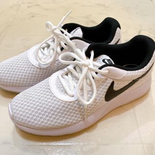 ナイキ(NIKE)の（美品）ナイキ　スニーカー　白　24.5(スニーカー)