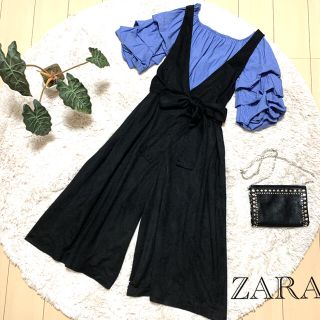 ザラ(ZARA)のZARA スウェード調　ロングサロペット　ジャンスカ　ワイドパンツ　フレ　黒(サロペット/オーバーオール)