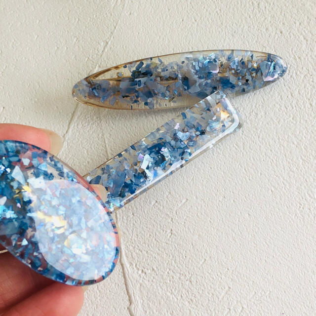 Grimoire(グリモワール)の貝殻 ブルー 花びら 夏 透明 クリップ セット レディースのヘアアクセサリー(バレッタ/ヘアクリップ)の商品写真