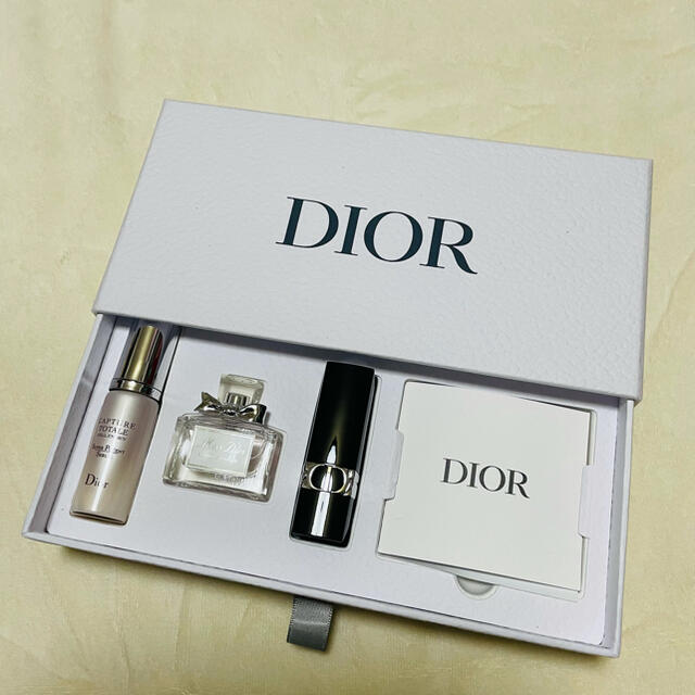 Dior(ディオール)のディオール バースデーギフト2021 エンタメ/ホビーのコレクション(ノベルティグッズ)の商品写真