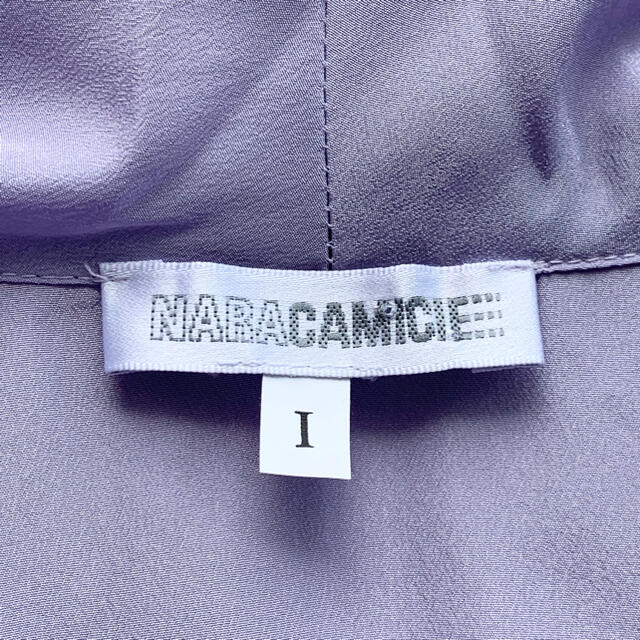 NARACAMICIE(ナラカミーチェ)のナラカミーチェ ブラウス ドレープ サテン  プルオーバー スワロ 手洗い可 レディースのトップス(シャツ/ブラウス(長袖/七分))の商品写真