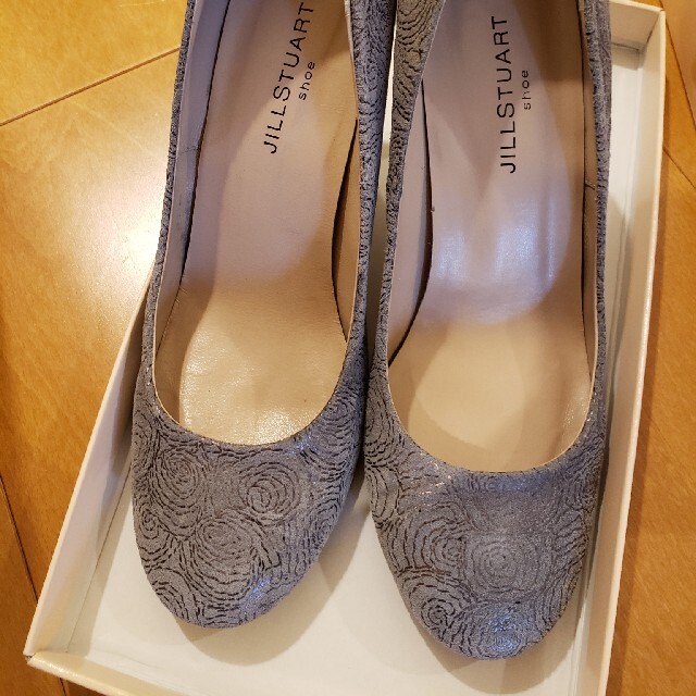 JILLSTUART(ジルスチュアート)の最終値下げ！！JILLSTUART shoe　バラ柄スエードパンプス レディースの靴/シューズ(ハイヒール/パンプス)の商品写真