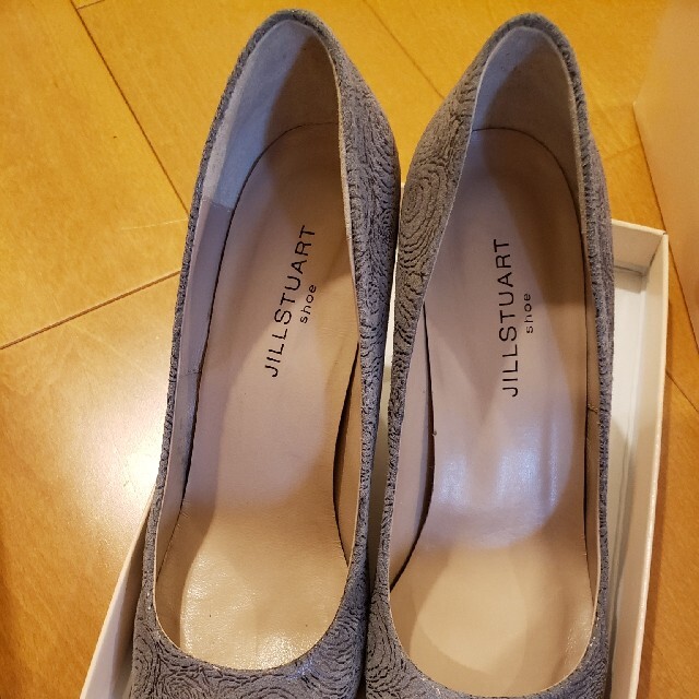 JILLSTUART(ジルスチュアート)の最終値下げ！！JILLSTUART shoe　バラ柄スエードパンプス レディースの靴/シューズ(ハイヒール/パンプス)の商品写真