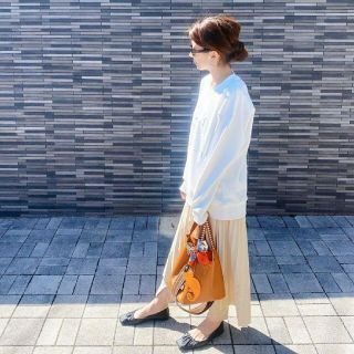 ザラ(ZARA)の新品☆ZARA　プリーツスカート　クリーム　XSサイズ(ロングスカート)