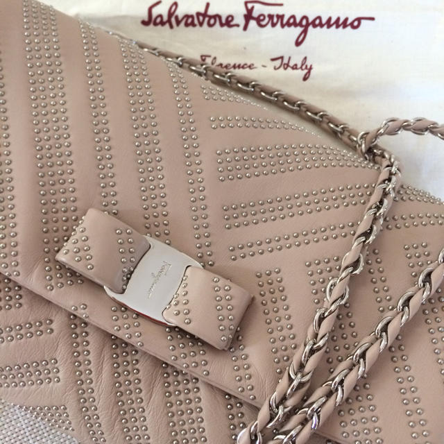 Salvatore Ferragamo(サルヴァトーレフェラガモ)の♡nao様♡専用 レディースのバッグ(ショルダーバッグ)の商品写真